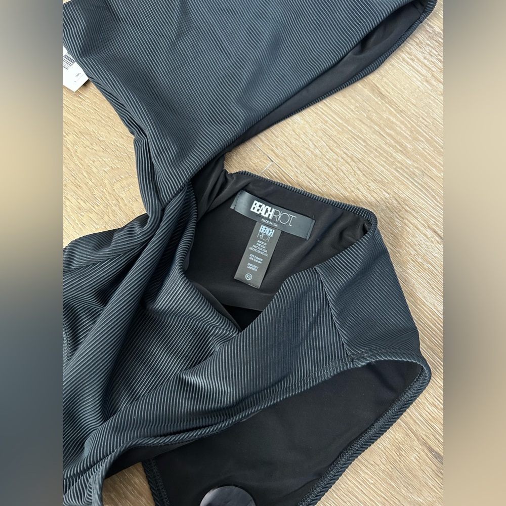 Beach Riot Celine Ribbed One Piece Black - Picture 3 of 5